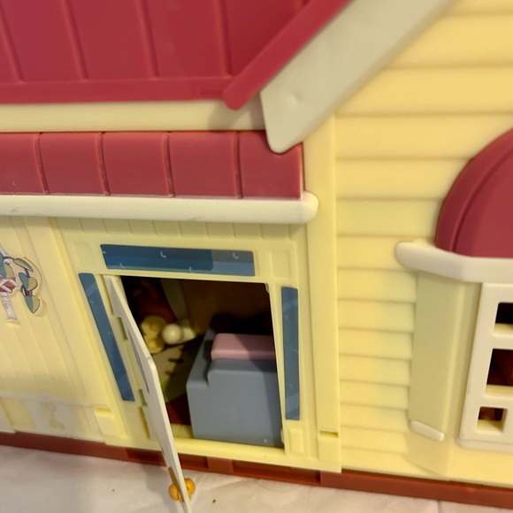 Bluey Heeler Family Celebration Home & Backyard Playset with Figurines - Picture 9 of 9